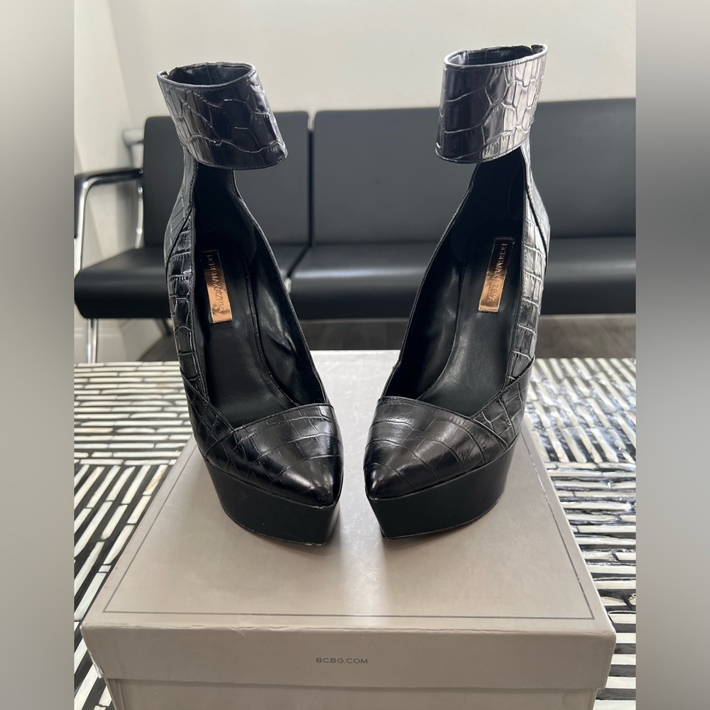 BCBGMAXAZRIA Arcade Wedge Sandals Platform Cuffed Ankle Croc Black Authentic